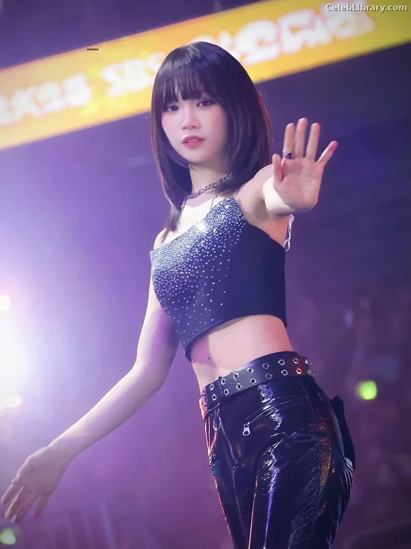 Kim Chaewon 김채원 [Le Sserafim] photo 17 of 2310