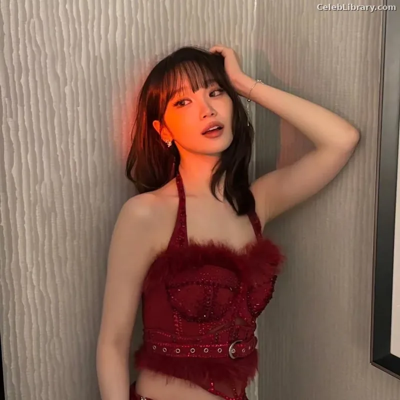 Kim Chaewon 김채원 [Le Sserafim] photo 10 of 2310