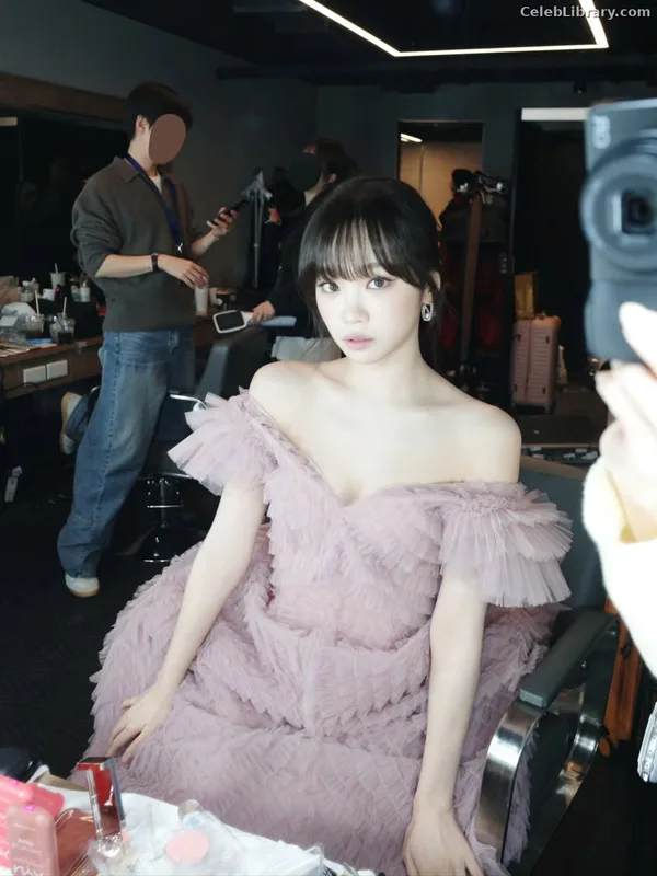 Kim Chaewon 김채원 [Le Sserafim] photo 8 of 2310