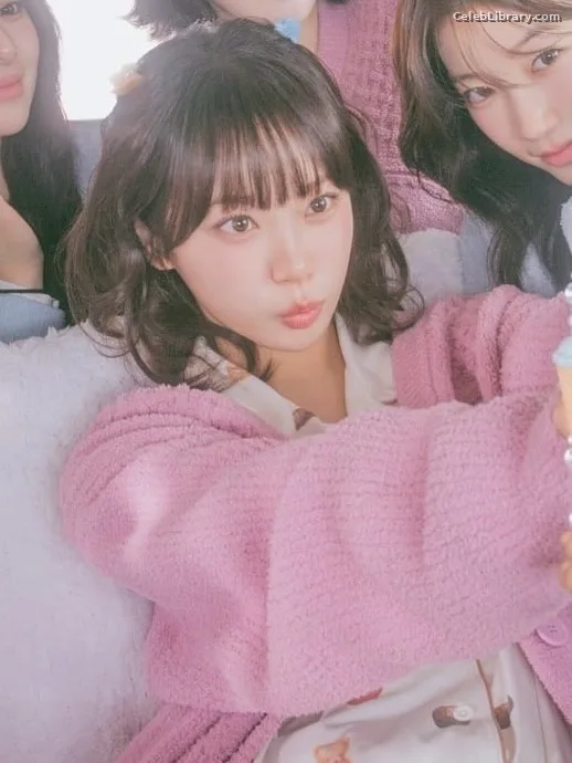 Kim Chaewon 김채원 [Le Sserafim] photo 16 of 2310