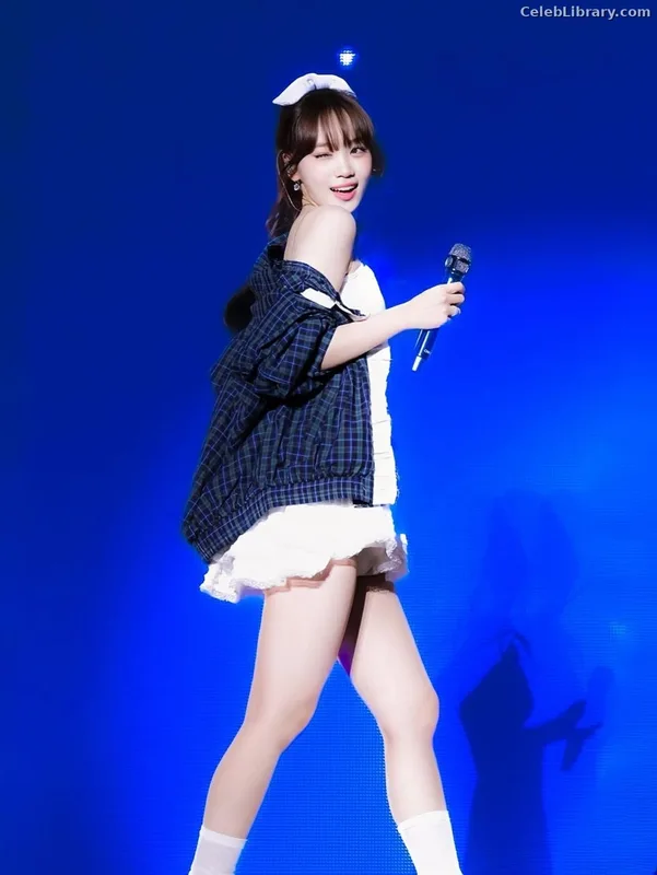 Kim Chaewon 김채원 [Le Sserafim] photo 8 of 2310
