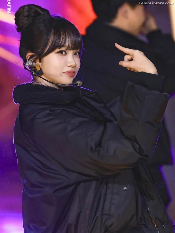 Kim Chaewon 김채원 [Le Sserafim] photo 9 of 2310