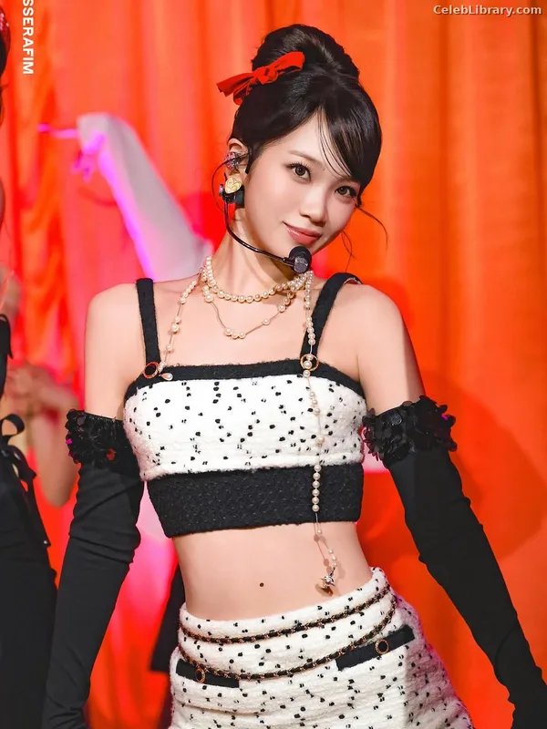 Kim Chaewon 김채원 [Le Sserafim] photo 12 of 2310