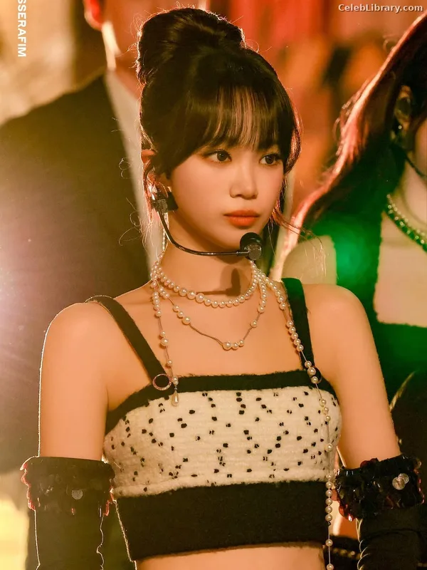 Kim Chaewon 김채원 [Le Sserafim] photo 14 of 2310