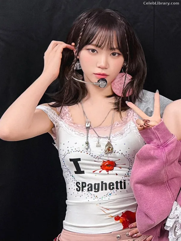 Kim Chaewon 김채원 [Le Sserafim] photo 7 of 2310