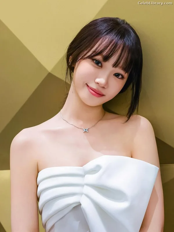 Kim Chaewon 김채원 [Le Sserafim] photo 9 of 2310