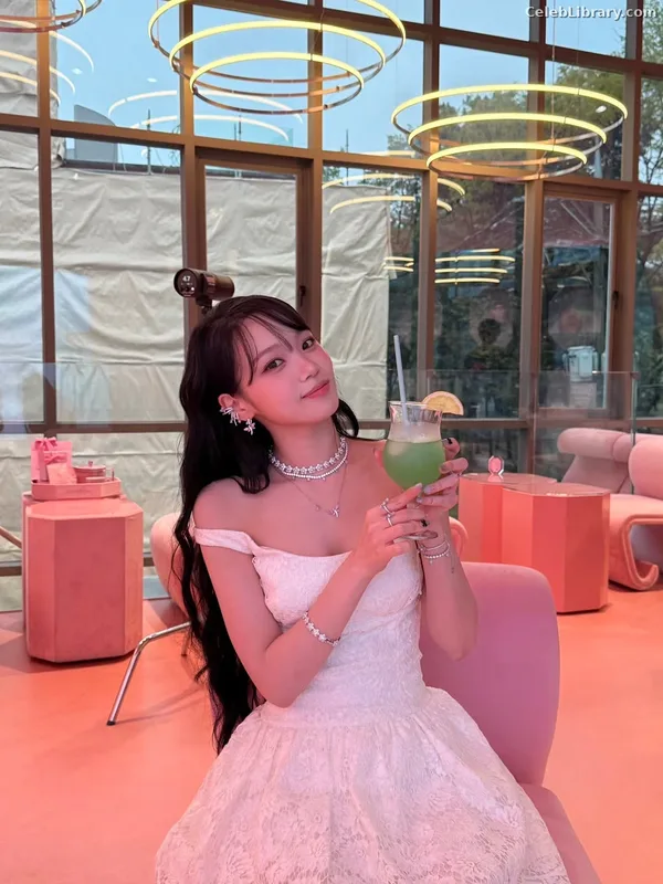 Kim Chaewon 김채원 [Le Sserafim] photo 17 of 2310