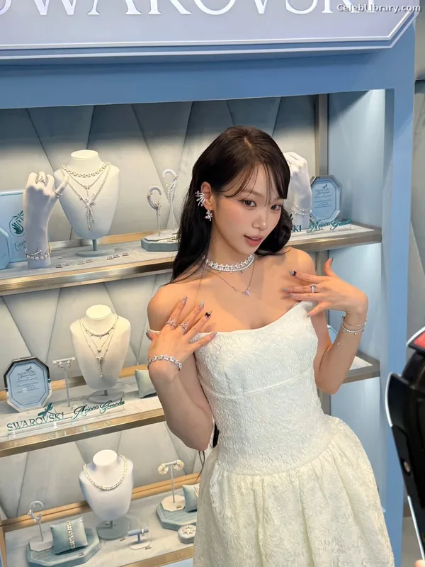 Kim Chaewon 김채원 [Le Sserafim] photo 18 of 2310