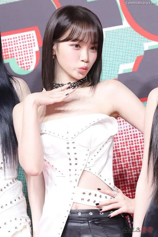 Kim Chaewon 김채원 [Le Sserafim] photo 18 of 2310