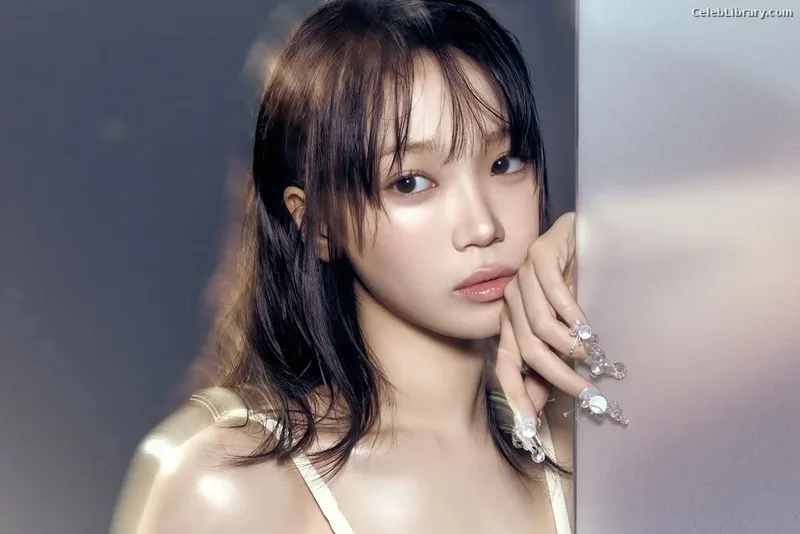 Kim Chaewon 김채원 [Le Sserafim] photo 20 of 2310