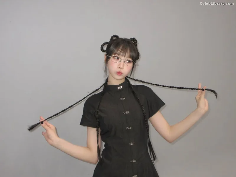 Kim Chaewon 김채원 [Le Sserafim] photo 10 of 2310