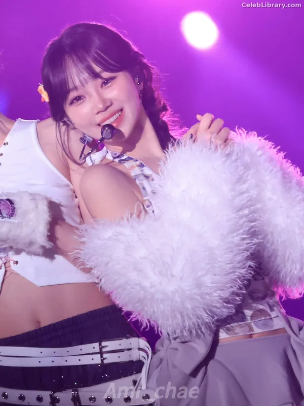 Kim Chaewon 김채원 [Le Sserafim] photo 1 of 2310