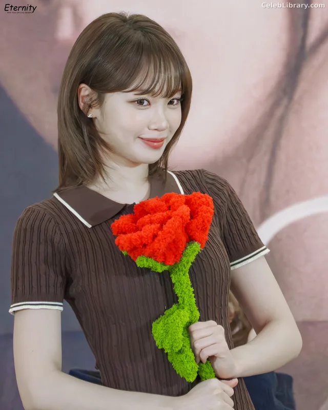 Kim Chaewon 김채원 [Le Sserafim] photo 17 of 2310