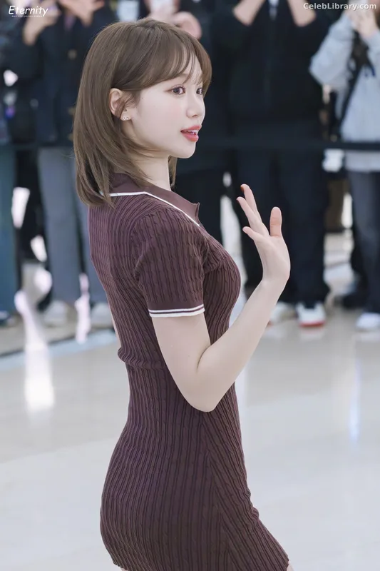 Kim Chaewon 김채원 [Le Sserafim] photo 18 of 2310
