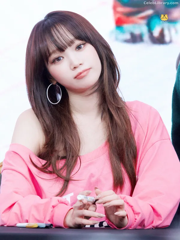 Kim Chaewon 김채원 [Le Sserafim] photo 2 of 2310