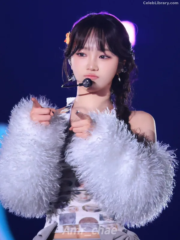 Kim Chaewon 김채원 [Le Sserafim] photo 8 of 2310