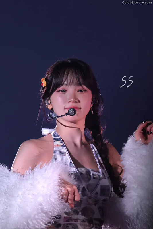 Kim Chaewon 김채원 [Le Sserafim] photo 14 of 2310