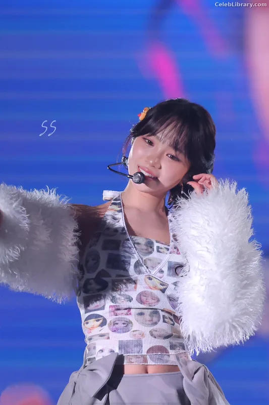 Kim Chaewon 김채원 [Le Sserafim] photo 16 of 2310