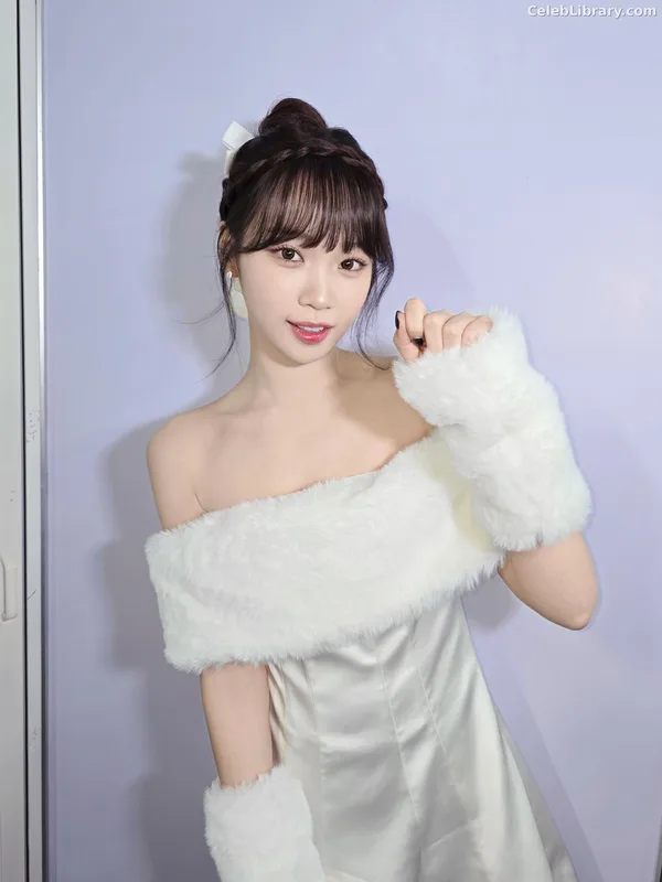 Kim Chaewon 김채원 [Le Sserafim] photo 19 of 2310