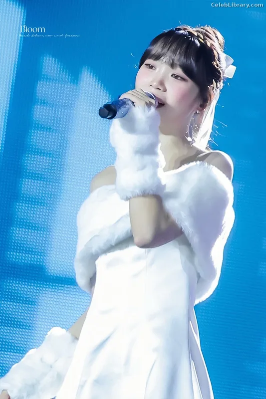 Kim Chaewon 김채원 [Le Sserafim] photo 21 of 2310