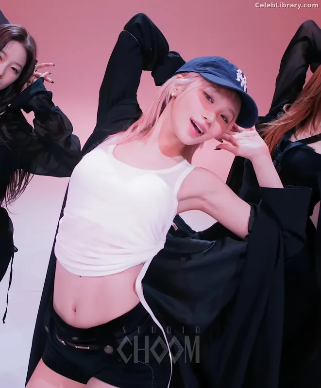 Kim Chaewon 김채원 [Le Sserafim] photo 1 of 2310