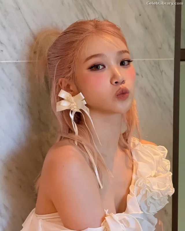Kim Chaewon 김채원 [Le Sserafim] photo 4 of 2310
