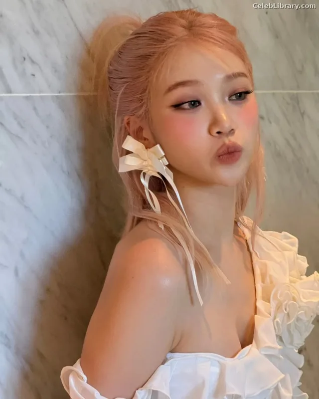 Kim Chaewon 김채원 [Le Sserafim] photo 5 of 2310