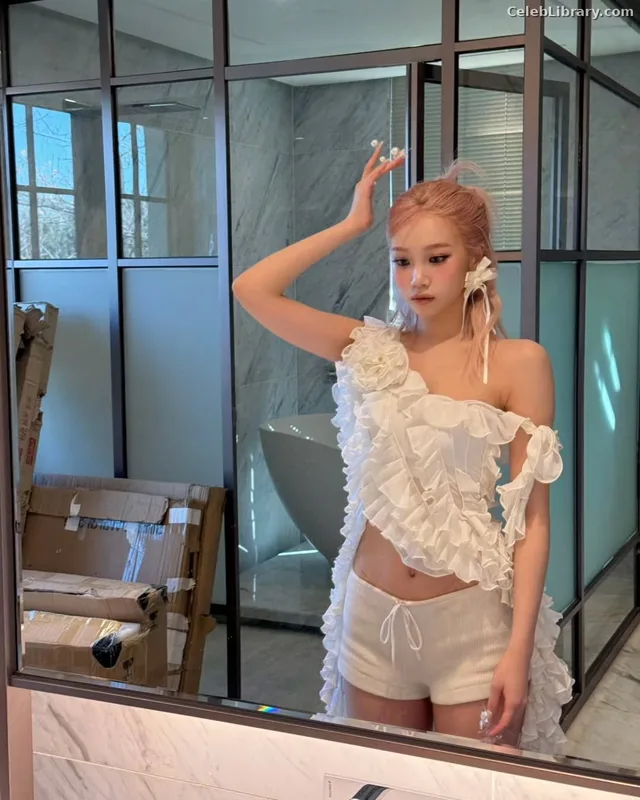 Kim Chaewon 김채원 [Le Sserafim] photo 7 of 2310