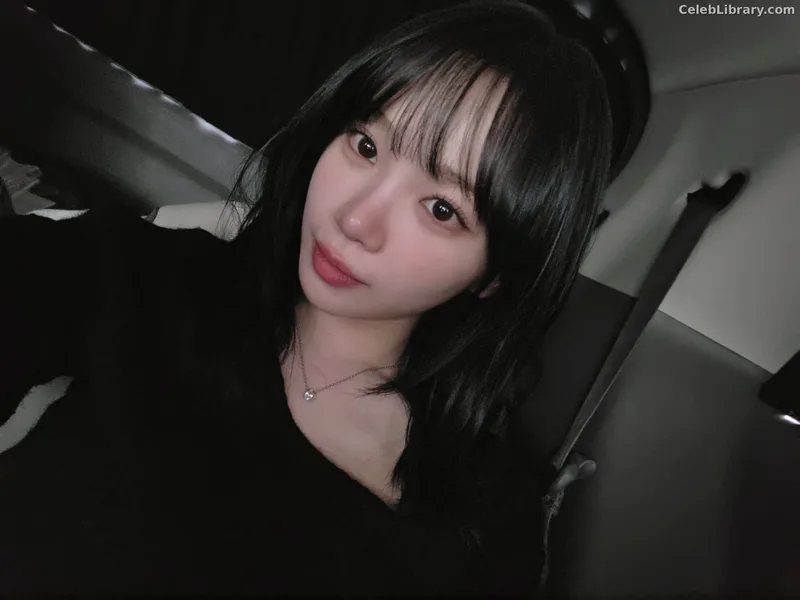 Kim Chaewon 김채원 [Le Sserafim] photo 1 of 2310