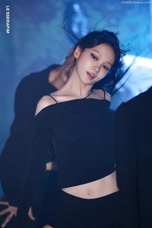 Kim Chaewon 김채원 [Le Sserafim] photo 8 of 2310