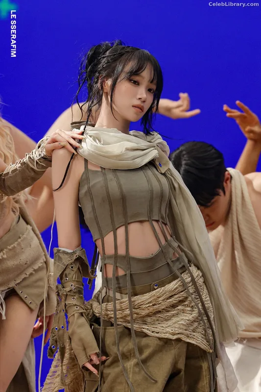 Kim Chaewon 김채원 [Le Sserafim] photo 9 of 2310