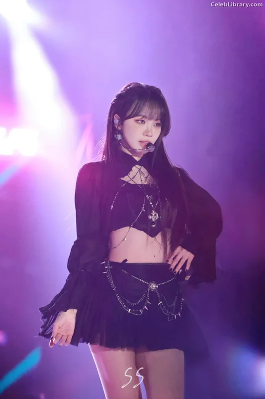 Kim Chaewon 김채원 [Le Sserafim] photo 4 of 2310