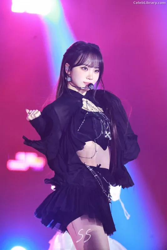 Kim Chaewon 김채원 [Le Sserafim] photo 5 of 2310