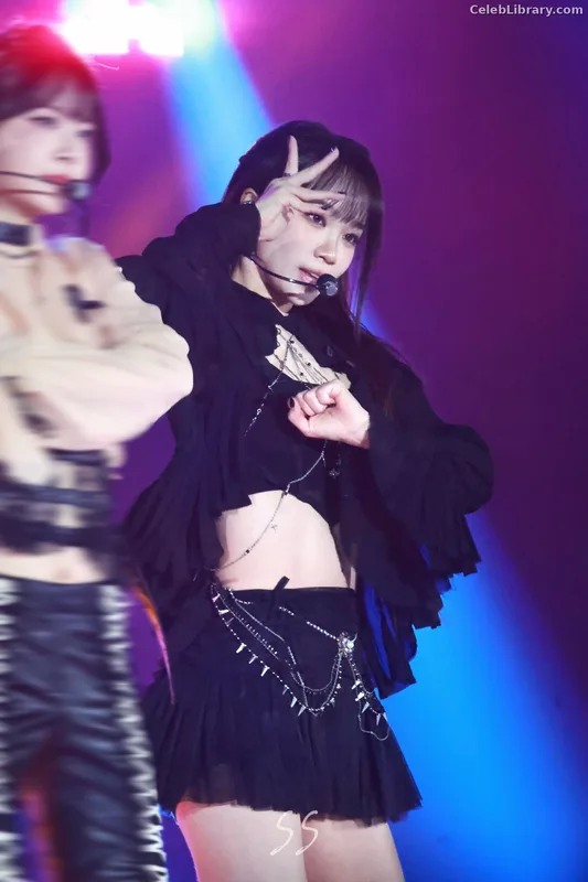 Kim Chaewon 김채원 [Le Sserafim] photo 6 of 2310