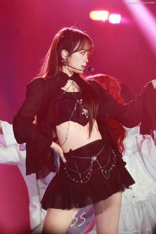 Kim Chaewon 김채원 [Le Sserafim] photo 8 of 2310