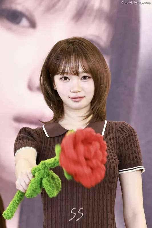 Kim Chaewon 김채원 [Le Sserafim] photo 10 of 2310