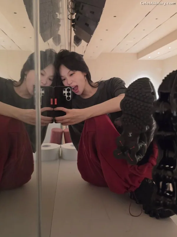 Kim Chaewon 김채원 [Le Sserafim] photo 14 of 2310