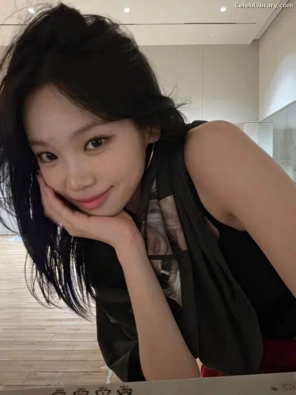 Kim Chaewon 김채원 [Le Sserafim] photo 15 of 2310