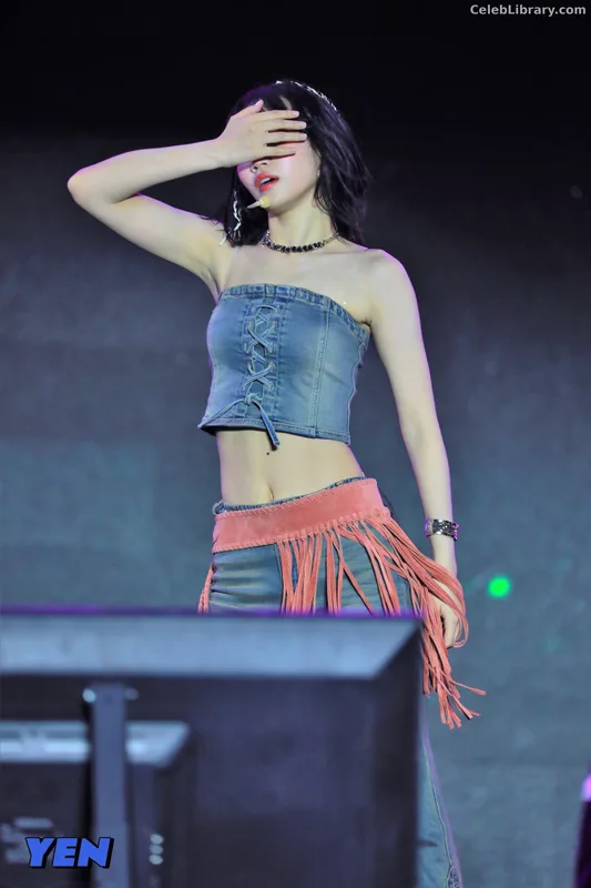 Kim Chaewon 김채원 [Le Sserafim] photo 19 of 2310