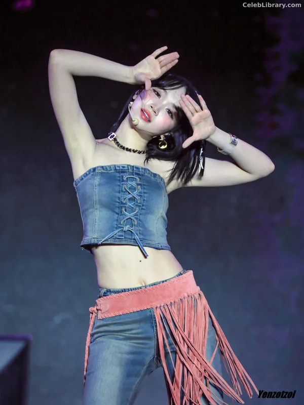Kim Chaewon 김채원 [Le Sserafim] photo 21 of 2310