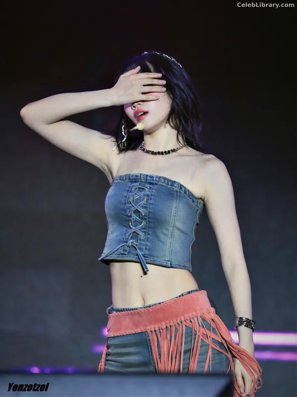Kim Chaewon 김채원 [Le Sserafim] photo 22 of 2310