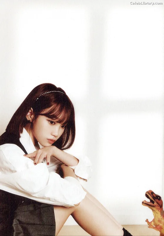 Kim Chaewon 김채원 [Le Sserafim] photo 19 of 2310