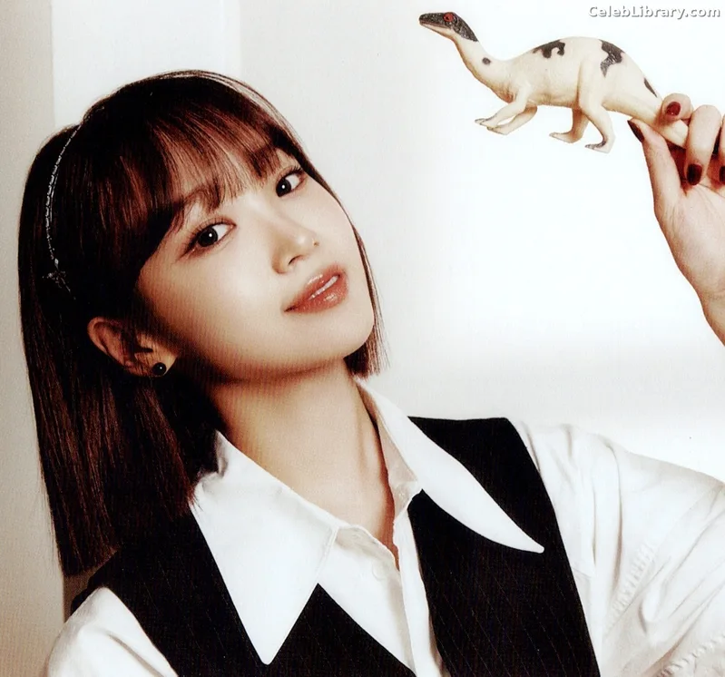 Kim Chaewon 김채원 [Le Sserafim] photo 24 of 2310