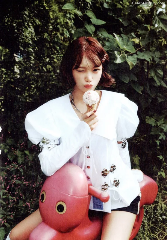 Kim Chaewon 김채원 [Le Sserafim] photo 1 of 2310