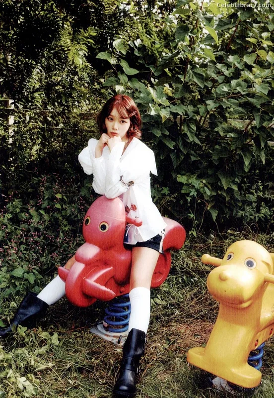 Kim Chaewon 김채원 [Le Sserafim] photo 2 of 2310