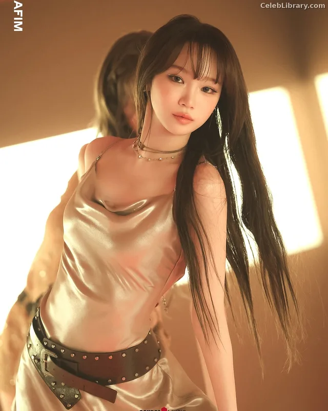 Kim Chaewon 김채원 [Le Sserafim] photo 2 of 2310