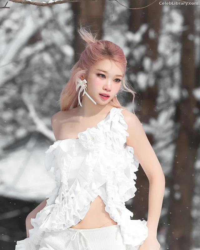 Kim Chaewon 김채원 [Le Sserafim] photo 3 of 2310