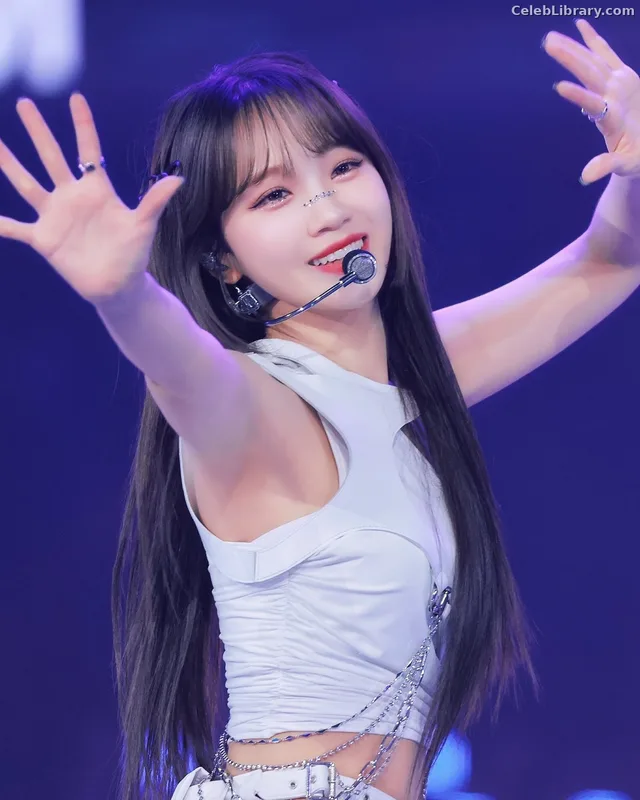 Kim Chaewon 김채원 [Le Sserafim] photo 7 of 2310