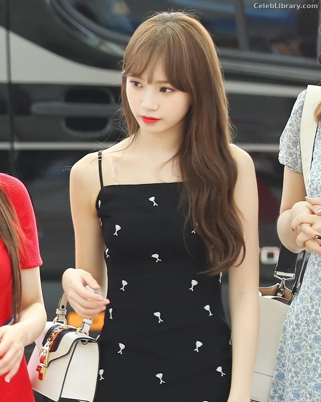 Kim Chaewon 김채원 [Le Sserafim] photo 11 of 2310