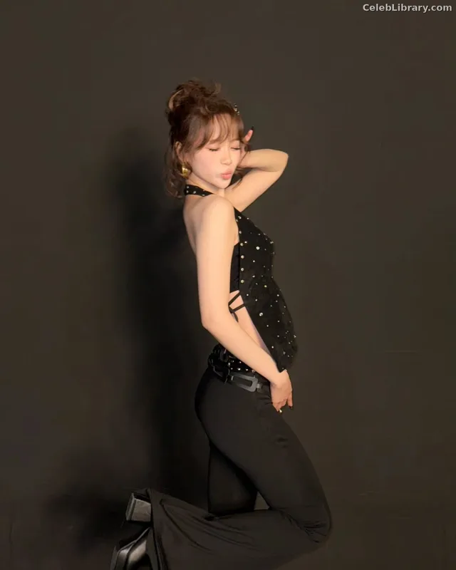 Kim Chaewon 김채원 [Le Sserafim] photo 19 of 2310
